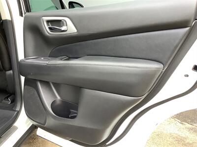 2013 Nissan Pathfinder Platinum   - Photo 32 - Crest Hill, IL 60403