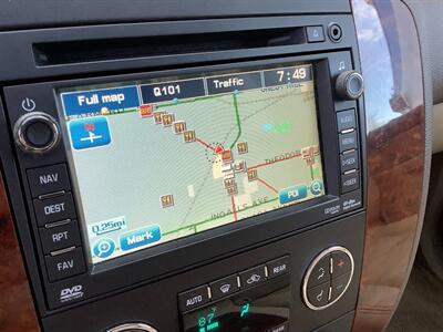 2010 Chevrolet Suburban LTZ   - Photo 20 - Crest Hill, IL 60403