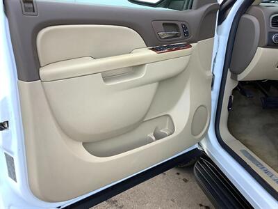 2010 Chevrolet Suburban LTZ   - Photo 15 - Crest Hill, IL 60403