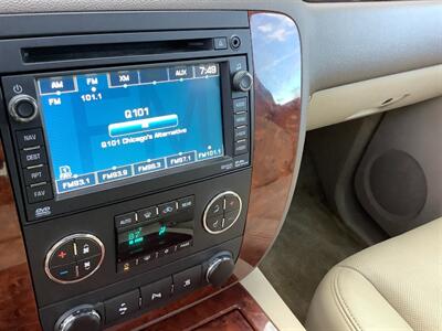 2010 Chevrolet Suburban LTZ   - Photo 21 - Crest Hill, IL 60403