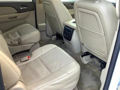 2010 Chevrolet Suburban LTZ   - Photo 32 - Crest Hill, IL 60403