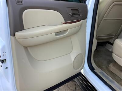 2010 Chevrolet Suburban LTZ   - Photo 26 - Crest Hill, IL 60403