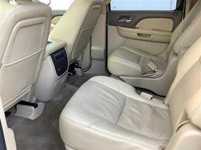 2010 Chevrolet Suburban LTZ   - Photo 27 - Crest Hill, IL 60403
