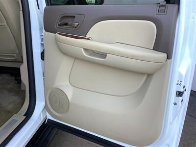 2010 Chevrolet Suburban LTZ   - Photo 30 - Crest Hill, IL 60403