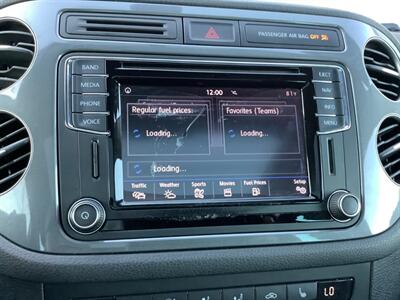 2017 Volkswagen Tiguan 2.0T Sport   - Photo 23 - Crest Hill, IL 60403