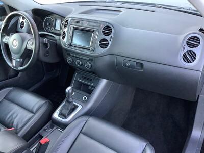 2017 Volkswagen Tiguan 2.0T Sport   - Photo 36 - Crest Hill, IL 60403