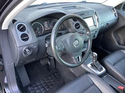 2017 Volkswagen Tiguan 2.0T Sport   - Photo 15 - Crest Hill, IL 60403