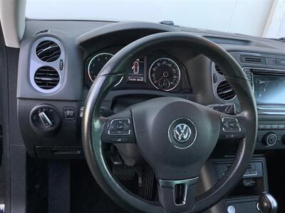 2017 Volkswagen Tiguan 2.0T Sport   - Photo 18 - Crest Hill, IL 60403
