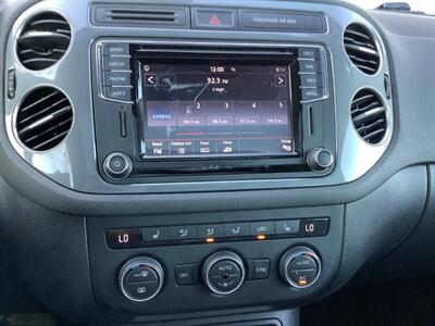 2017 Volkswagen Tiguan 2.0T Sport   - Photo 19 - Crest Hill, IL 60403