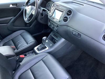 2017 Volkswagen Tiguan 2.0T Sport   - Photo 35 - Crest Hill, IL 60403
