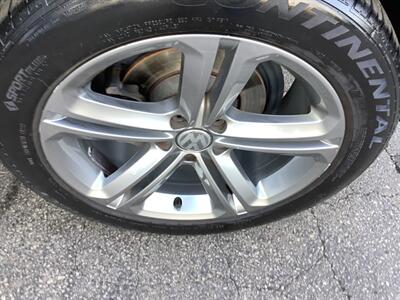 2017 Volkswagen Tiguan 2.0T Sport   - Photo 48 - Crest Hill, IL 60403