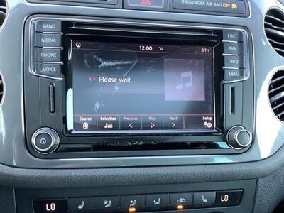 2017 Volkswagen Tiguan 2.0T Sport   - Photo 20 - Crest Hill, IL 60403