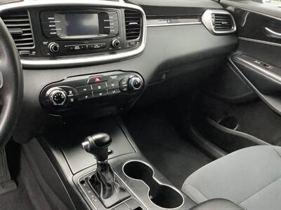 2018 Kia Sorento L - Photo 16 - Crest Hill, IL 60403