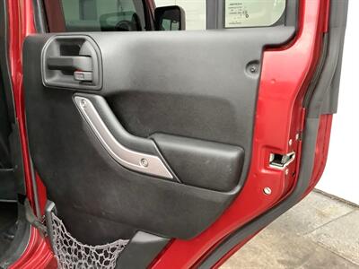 2013 Jeep Wrangler Sahara   - Photo 24 - Crest Hill, IL 60403