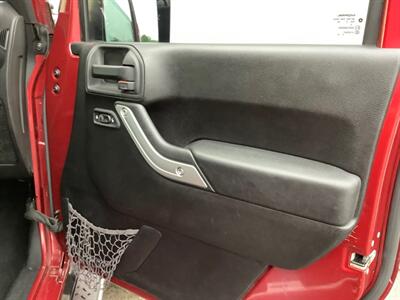 2013 Jeep Wrangler Sahara   - Photo 26 - Crest Hill, IL 60403