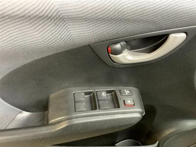 2013 Honda Fit 5 Speed Manual   - Photo 23 - Crest Hill, IL 60403