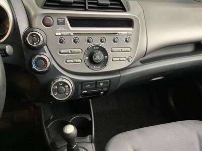 2013 Honda Fit 5 Speed Manual   - Photo 10 - Crest Hill, IL 60403