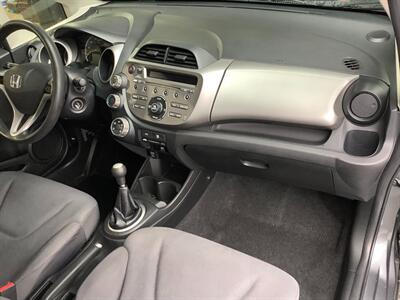 2013 Honda Fit 5 Speed Manual   - Photo 35 - Crest Hill, IL 60403