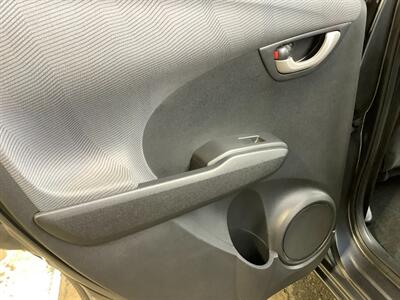 2013 Honda Fit 5 Speed Manual   - Photo 30 - Crest Hill, IL 60403