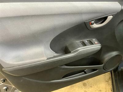 2013 Honda Fit 5 Speed Manual   - Photo 22 - Crest Hill, IL 60403