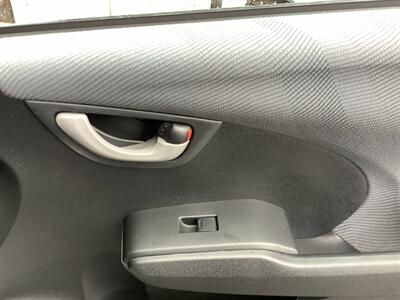 2013 Honda Fit 5 Speed Manual   - Photo 15 - Crest Hill, IL 60403