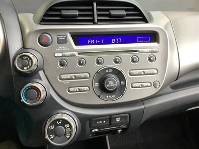 2013 Honda Fit 5 Speed Manual   - Photo 26 - Crest Hill, IL 60403