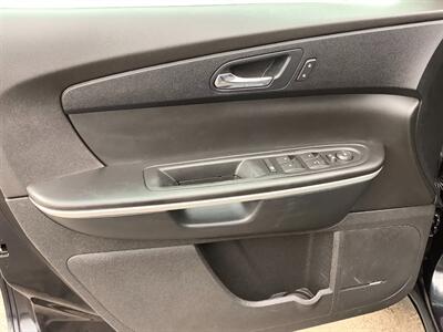 2012 GMC Acadia SLT-1 - Photo 11 - Crest Hill, IL 60403