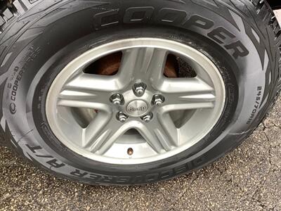 2001 Jeep Cherokee Sport   - Photo 37 - Crest Hill, IL 60403