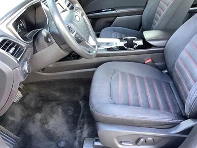 2015 Ford Fusion Hybrid SE   - Photo 12 - Crest Hill, IL 60403