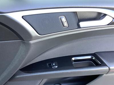 2015 Ford Fusion Hybrid SE   - Photo 28 - Crest Hill, IL 60403