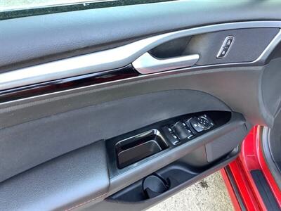 2015 Ford Fusion Hybrid SE   - Photo 10 - Crest Hill, IL 60403