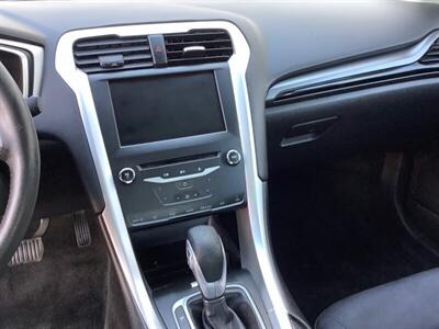 2015 Ford Fusion Hybrid SE   - Photo 14 - Crest Hill, IL 60403