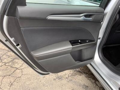 2014 Ford Fusion SE - Photo 13 - Crest Hill, IL 60403