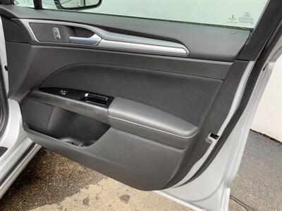 2014 Ford Fusion SE - Photo 18 - Crest Hill, IL 60403