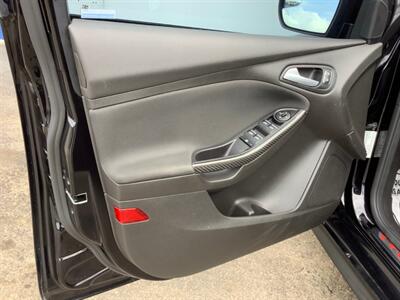 2016 Ford Focus ST   - Photo 15 - Crest Hill, IL 60403