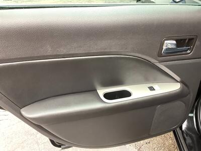 2011 Ford Fusion Hybrid   - Photo 17 - Crest Hill, IL 60403
