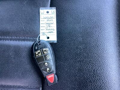 2014 Chrysler Town and Country Touring   - Photo 38 - Crest Hill, IL 60403