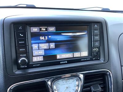 2014 Chrysler Town and Country Touring   - Photo 24 - Crest Hill, IL 60403