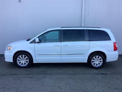 2014 Chrysler Town and Country Touring   - Photo 6 - Crest Hill, IL 60403