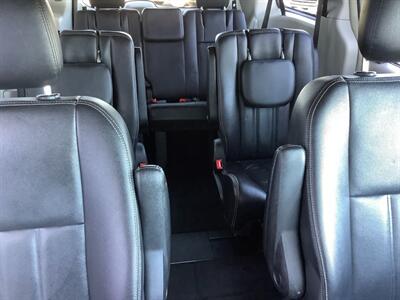 2014 Chrysler Town and Country Touring   - Photo 40 - Crest Hill, IL 60403
