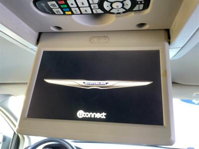 2014 Chrysler Town and Country Touring   - Photo 43 - Crest Hill, IL 60403