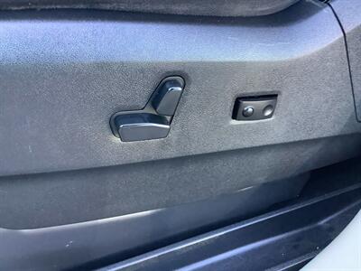 2014 Chrysler Town and Country Touring   - Photo 18 - Crest Hill, IL 60403