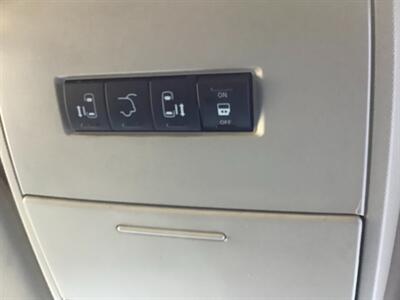2014 Chrysler Town and Country Touring   - Photo 39 - Crest Hill, IL 60403