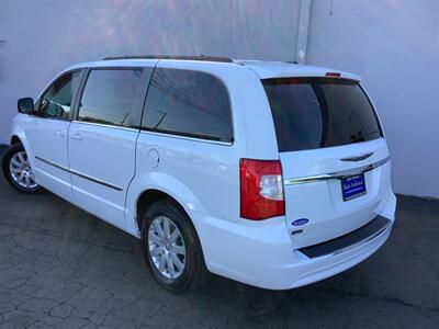 2014 Chrysler Town and Country Touring   - Photo 3 - Crest Hill, IL 60403