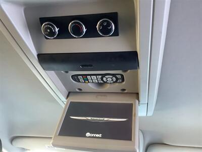 2014 Chrysler Town and Country Touring   - Photo 42 - Crest Hill, IL 60403