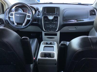 2014 Chrysler Town and Country Touring   - Photo 41 - Crest Hill, IL 60403