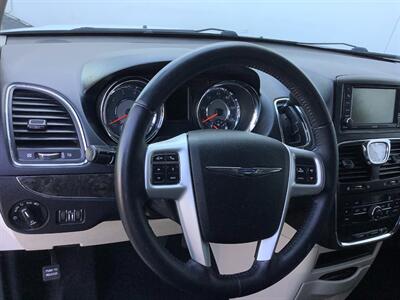 2014 Chrysler Town and Country Touring   - Photo 22 - Crest Hill, IL 60403