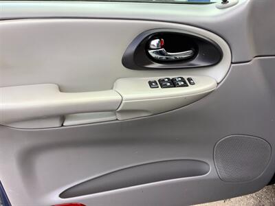 2005 Chevrolet Trailblazer LT   - Photo 10 - Crest Hill, IL 60403