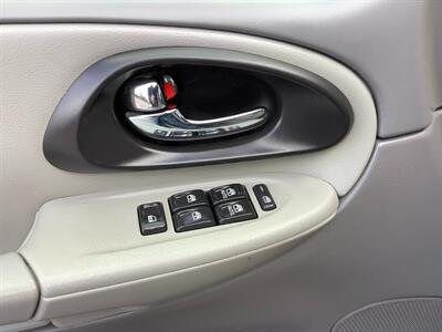 2005 Chevrolet Trailblazer LT   - Photo 11 - Crest Hill, IL 60403