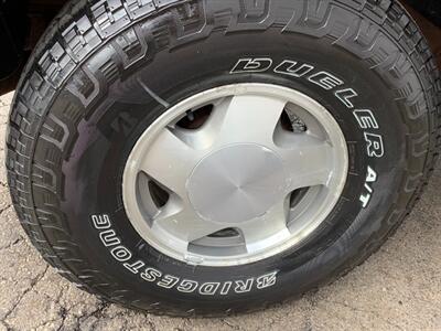 1998 Chevrolet Tahoe LT - Photo 32 - Crest Hill, IL 60403